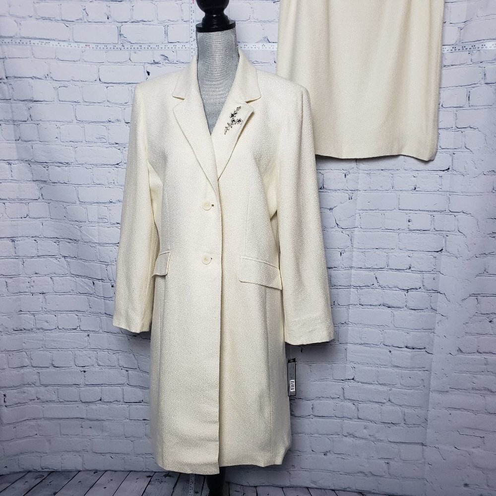 Tahari 3 Piece Set - Long Jacket with lovely brooch pin and skirt size 16 NWT